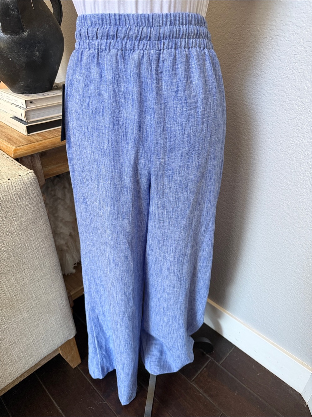 Joie Wide-Leg Pants feature a casual, lightweight design crafted from ligh - Picture 6 of 8